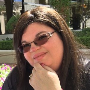 Meet your Posher, Holly